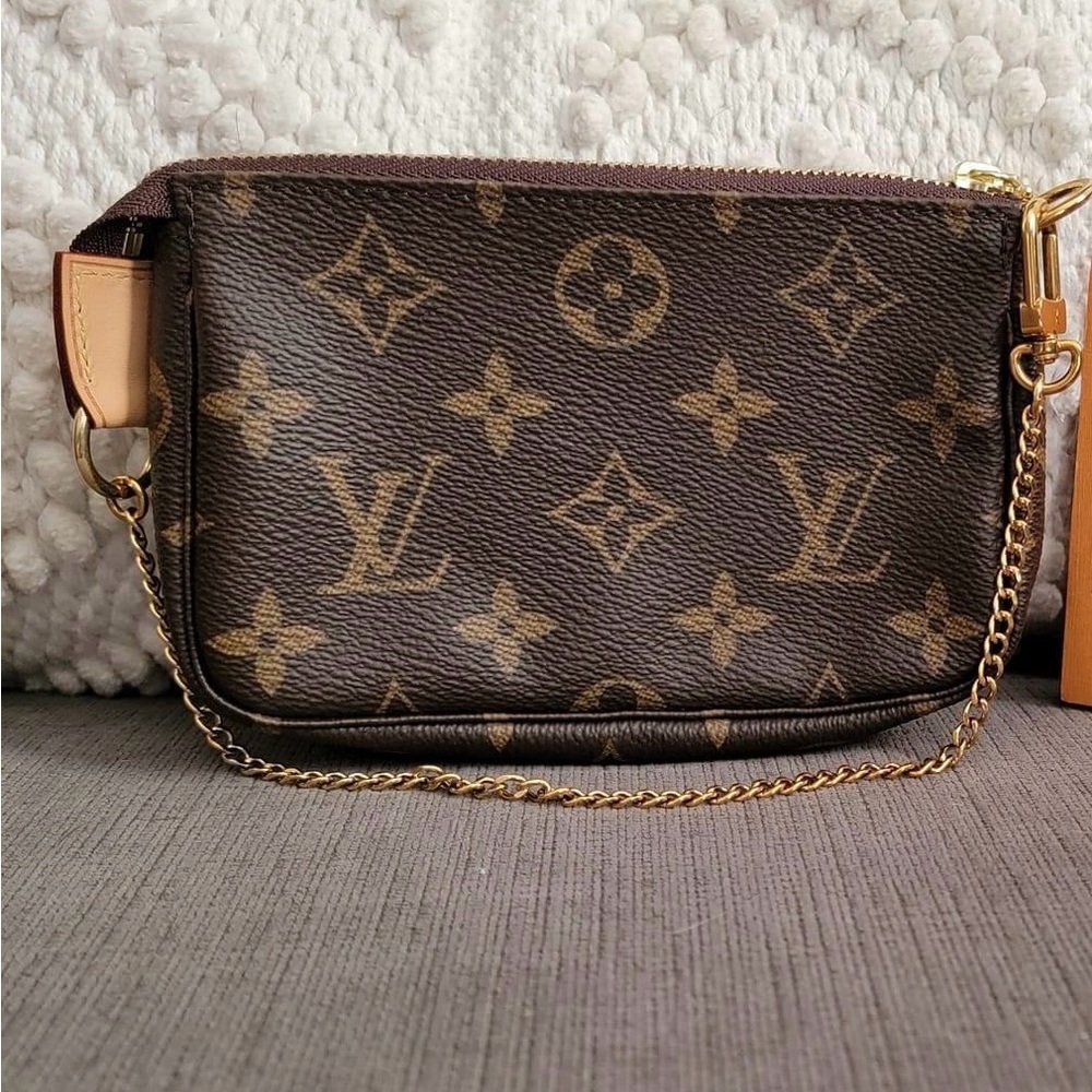 Monogram mini pochette